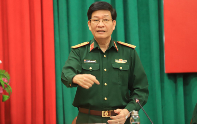 Thiếu tướng Nguyễn Xuân Kiên thông tin tại họp báo.